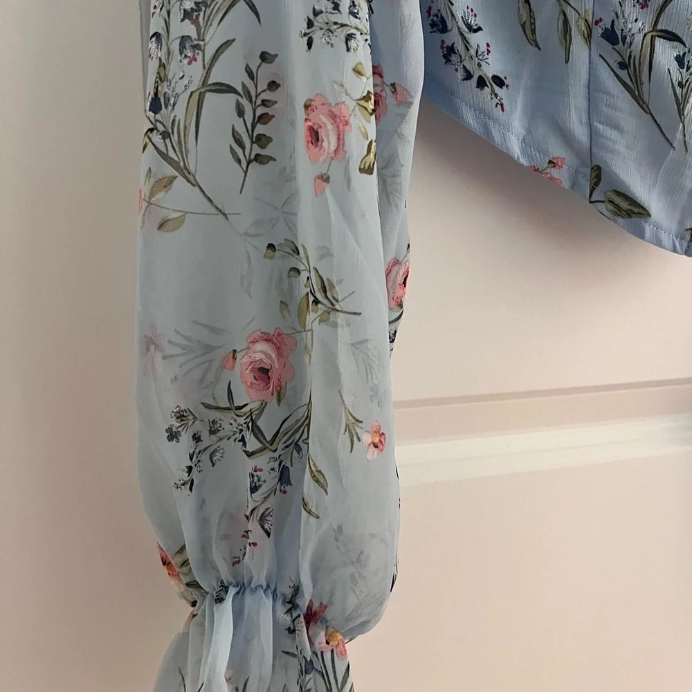 Floral Blue Women's Crop Top Size M. NWT - Picture 10 of 12